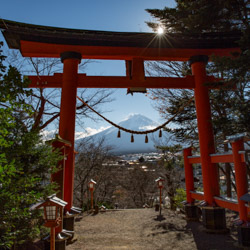 Torii avec le Mont Fuji en arrière plan