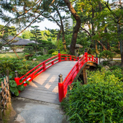 pont de couleur rouge ou vermillon